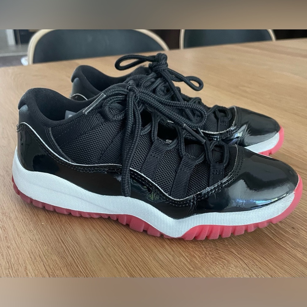 Air Jordan 11 Retro Low Bred Little Kids size 2Y